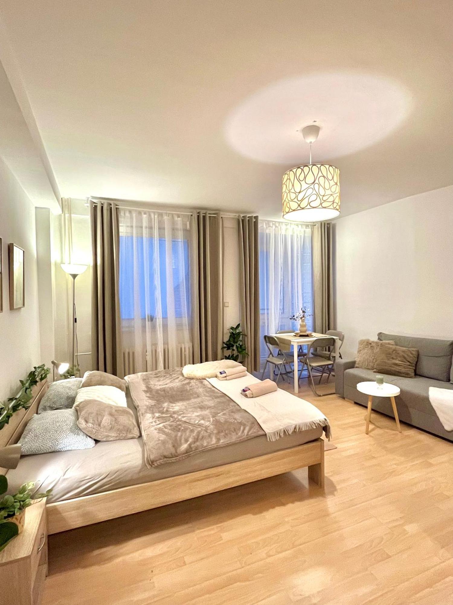 Apartment Simona - Old Town Братислава Экстерьер фото