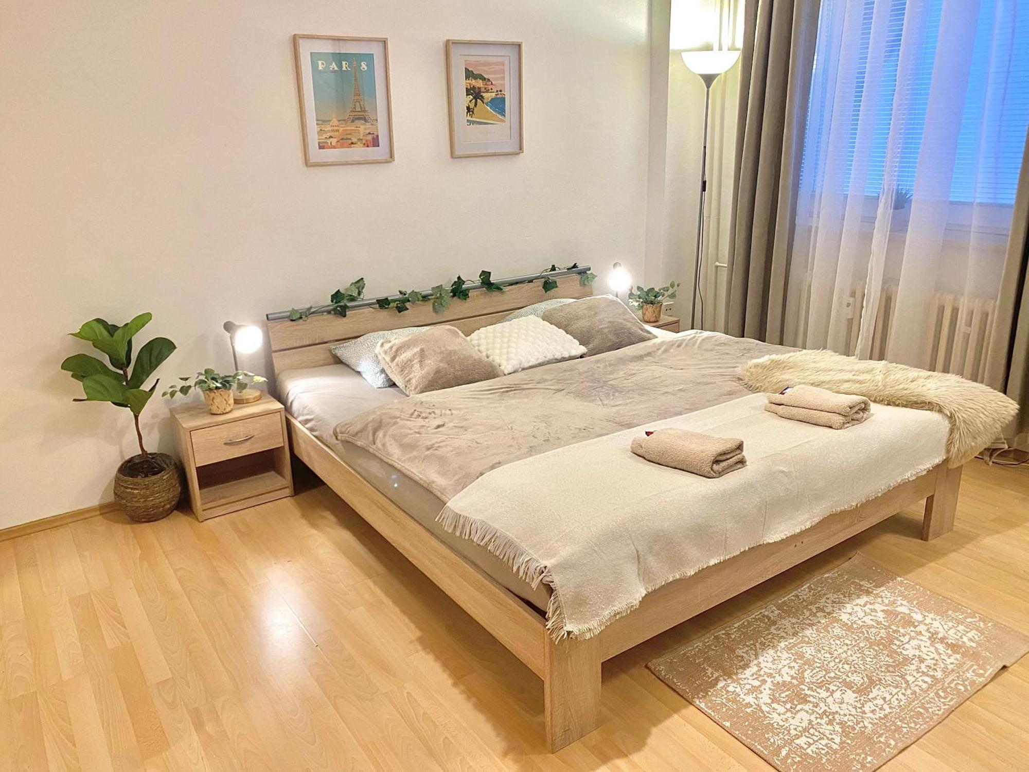 Apartment Simona - Old Town Братислава Экстерьер фото
