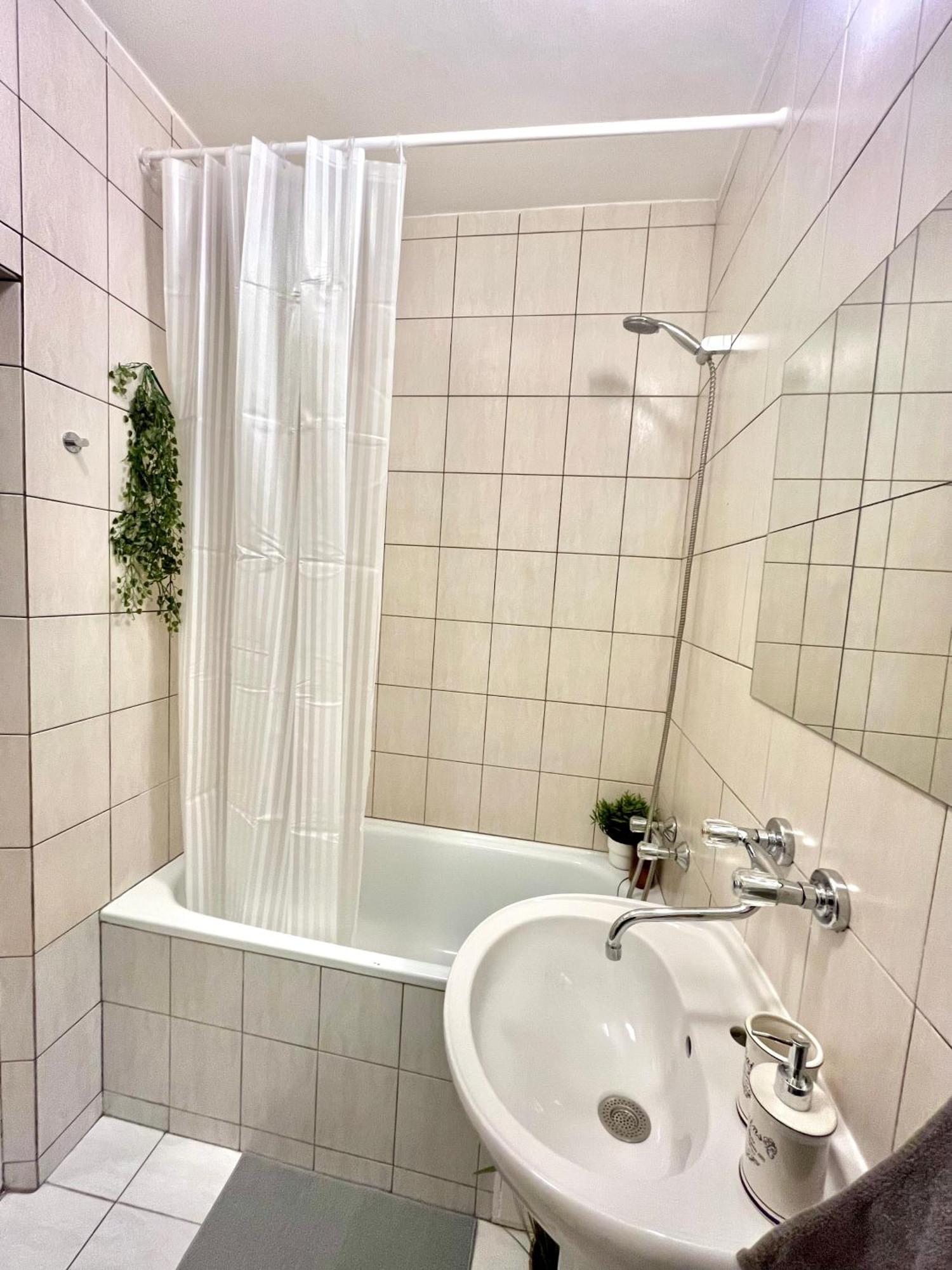 Apartment Simona - Old Town Братислава Экстерьер фото